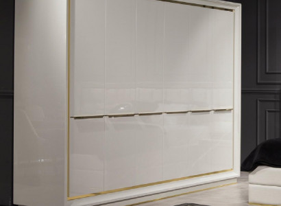 Modern Comfortable Wardrobe in White with Luxurious Storage Space